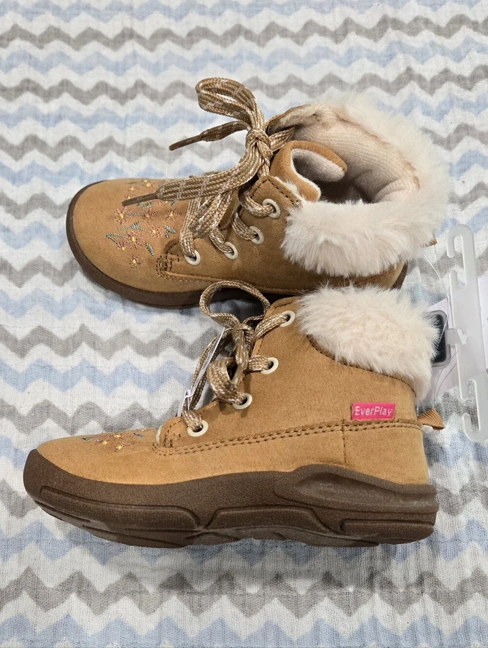NWT OshKosh B'gosh EverPlay Faux Fur Embroidered Winter Boots - 8